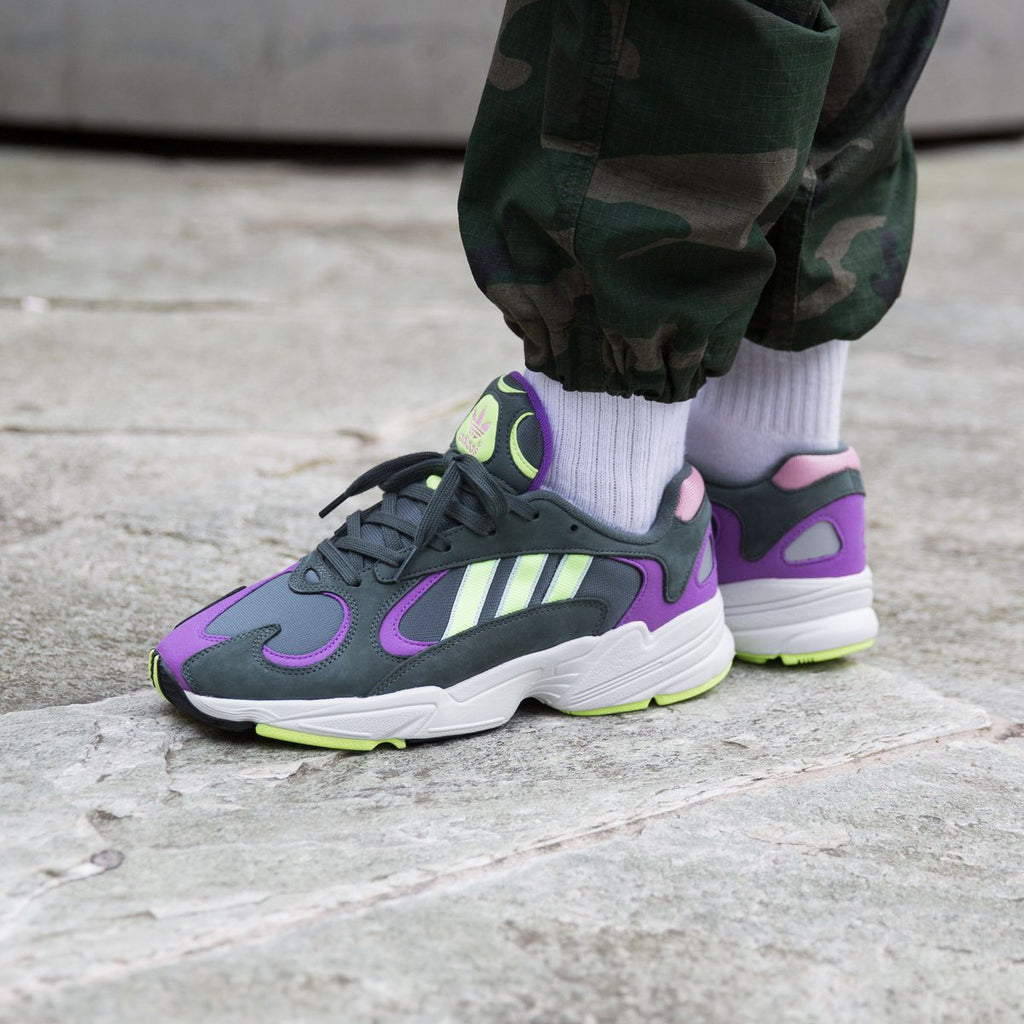 Adidas Scarpe Yung-1 Bd7655 Legend Ivy Hi-res Yellow Active Purple Grigio Uomo - 2