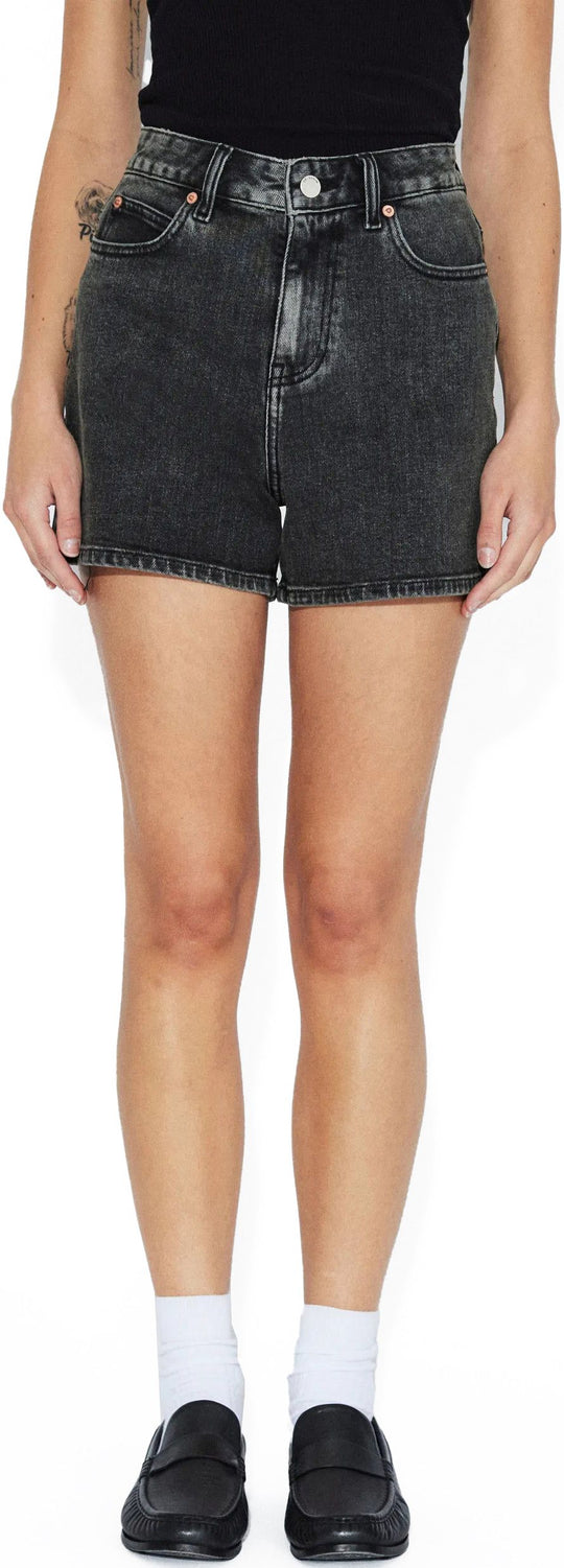  Dr Denim W Nora Shorts Tar Aged Black Dr. Denim Donna